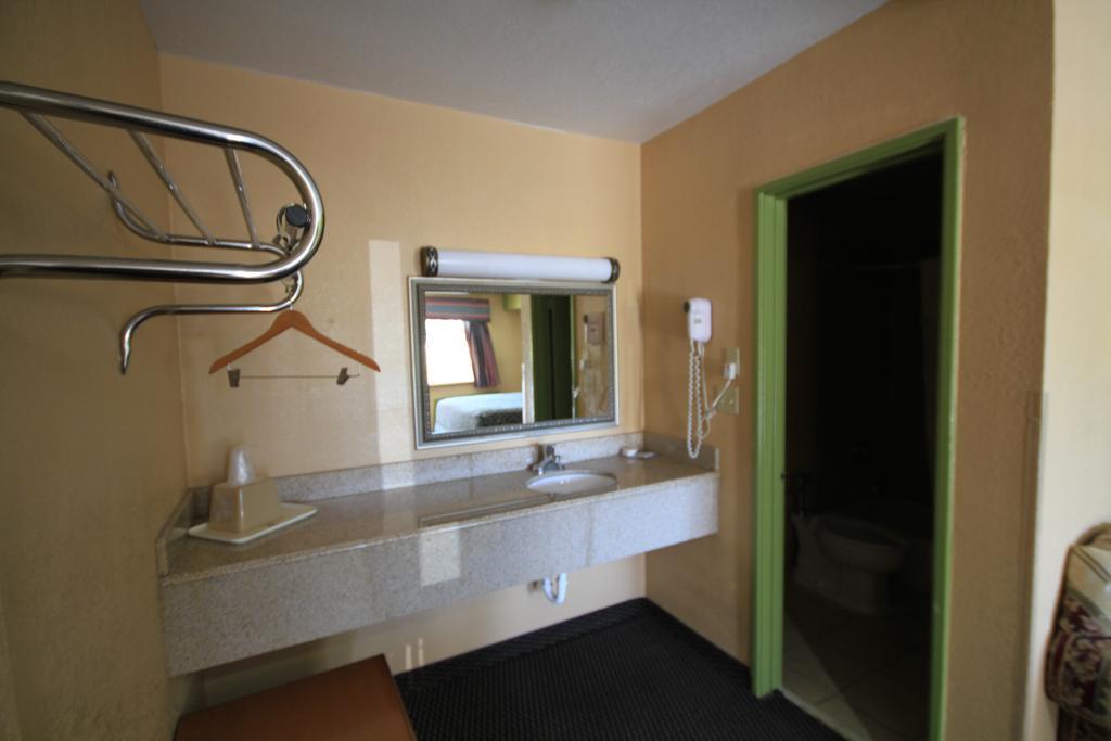 Holiday Terrace Motel Хюстън Екстериор снимка